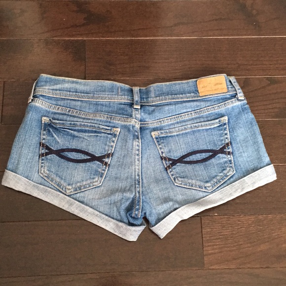Abercrombie Shortie Shorts - Picture 2 of 4
